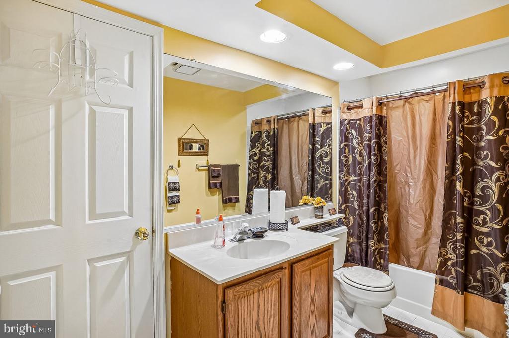 2012 BUNKER HILL COURT