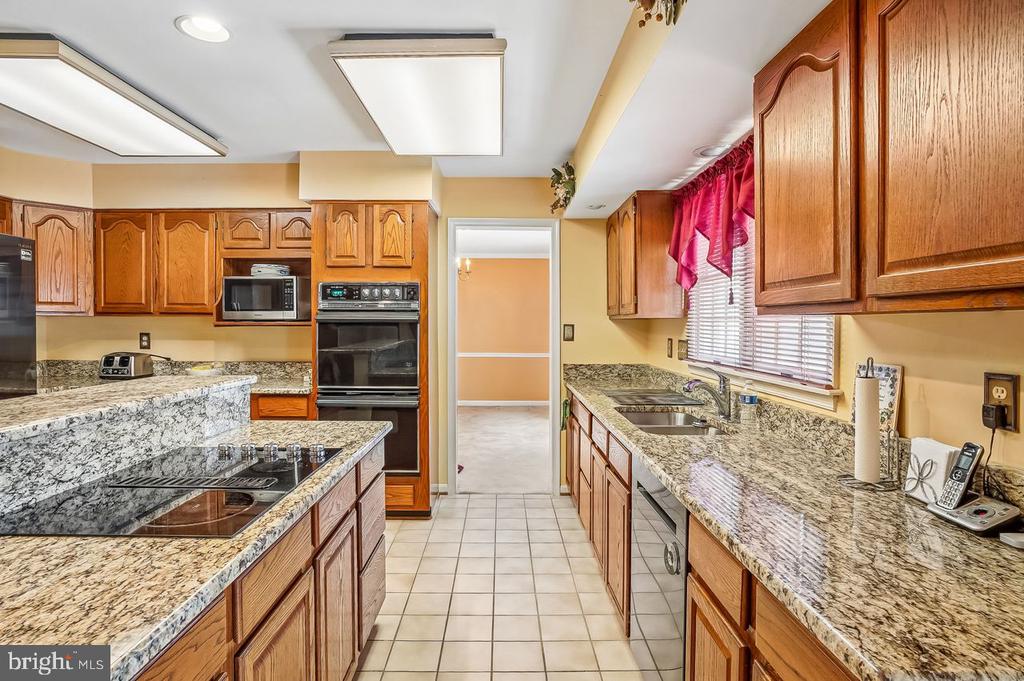 2012 BUNKER HILL COURT