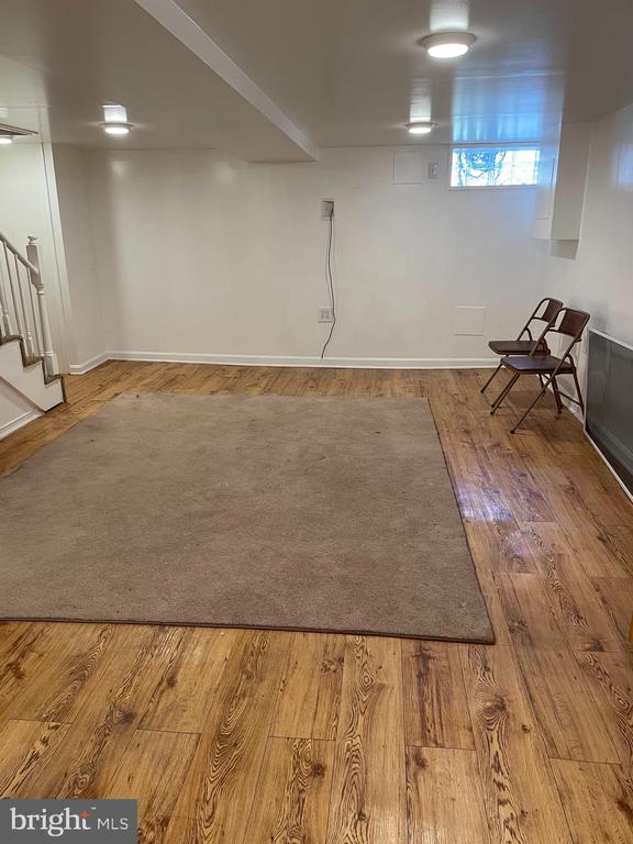 237 W MEADOW ROAD