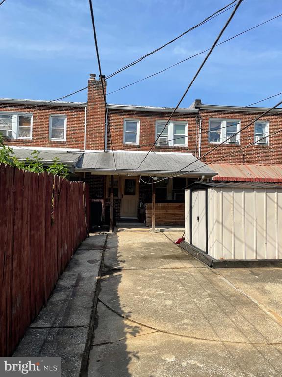237 W MEADOW ROAD