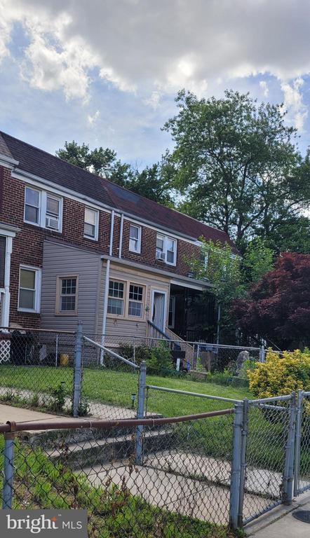 237 W MEADOW ROAD
