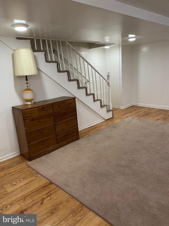 237 W MEADOW ROAD