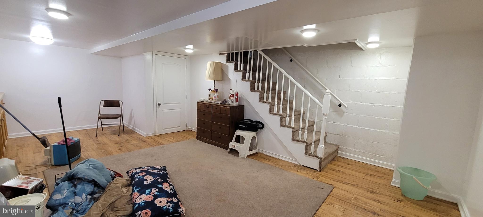 237 W MEADOW ROAD