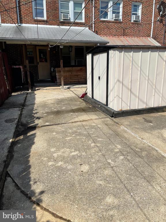 237 W MEADOW ROAD