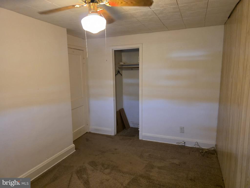 237 W MEADOW ROAD