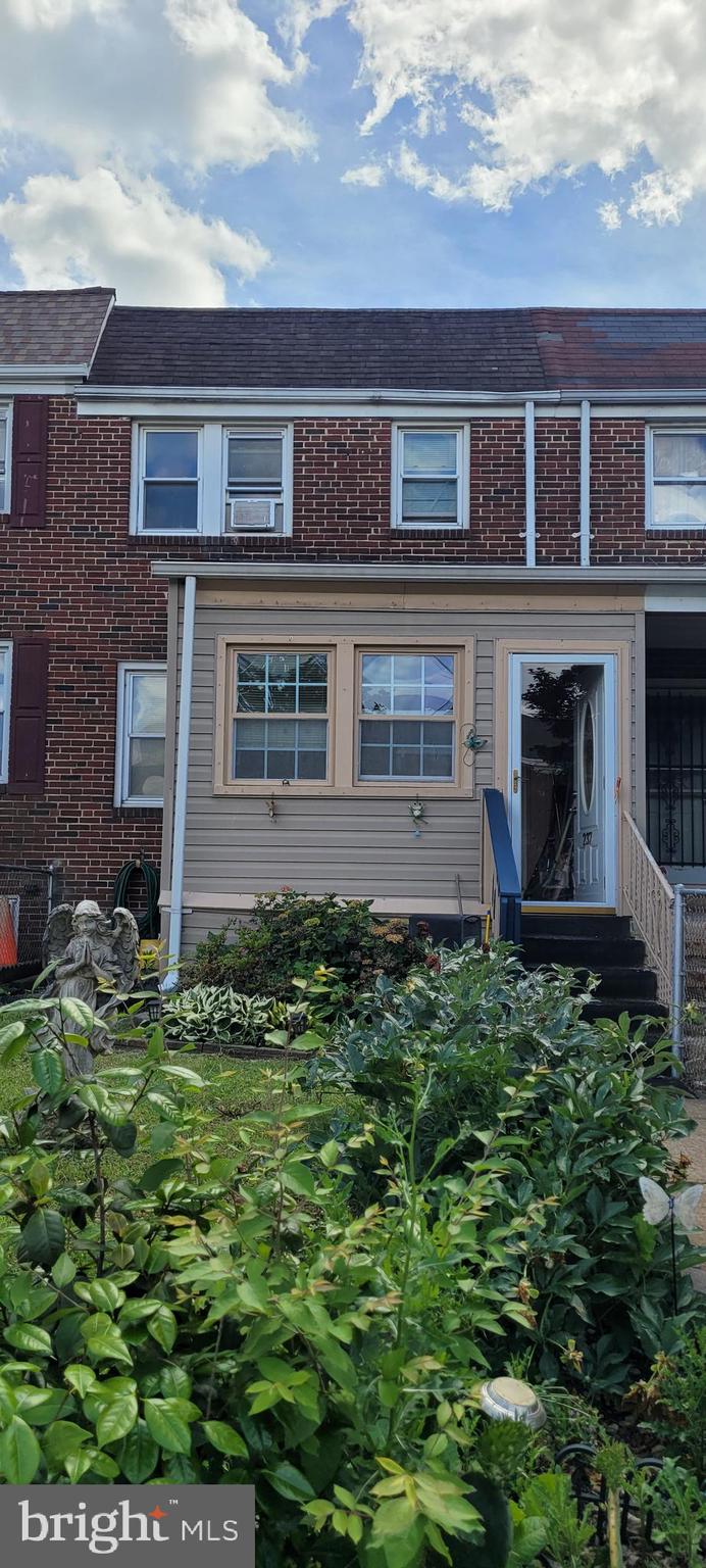 237 W MEADOW ROAD