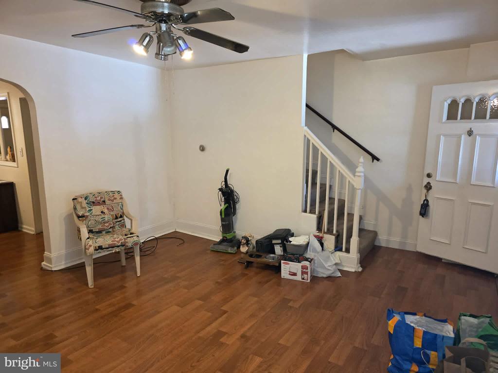 237 W MEADOW ROAD