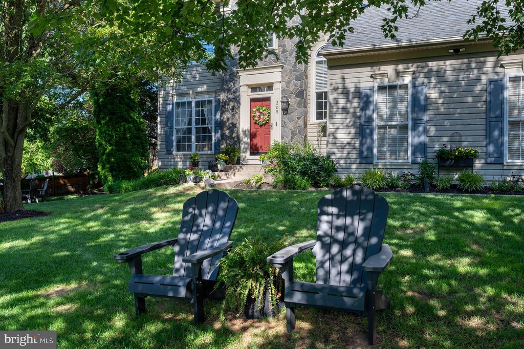 305 ARLINGTON COURT
