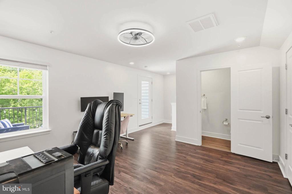 124 TREBLIS WAY