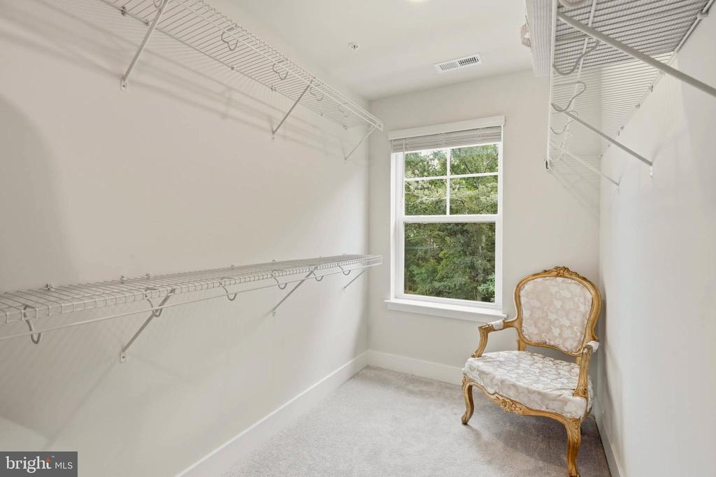 124 TREBLIS WAY