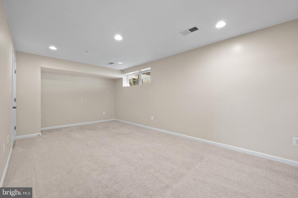 8548 CROOKED TREE LANE