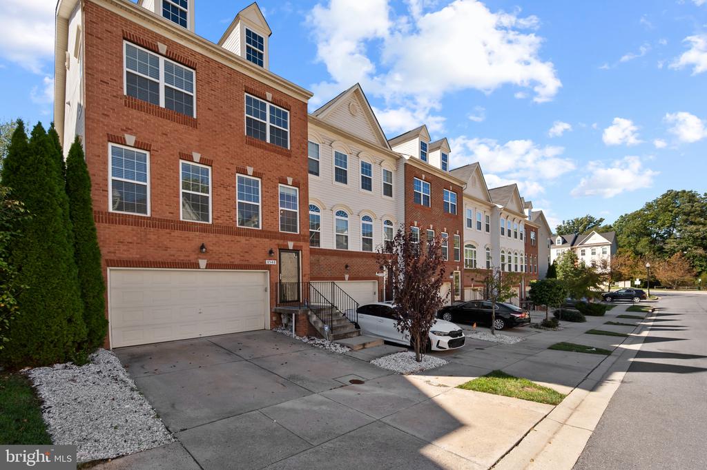 8548 CROOKED TREE LANE