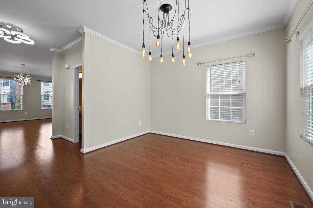 8548 CROOKED TREE LANE