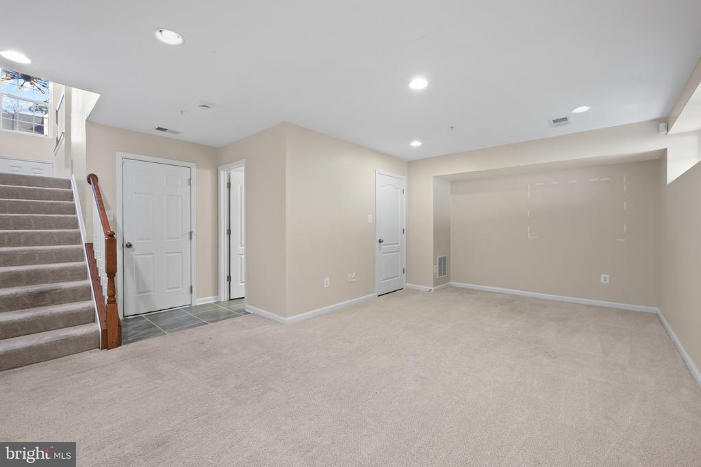 8548 CROOKED TREE LANE