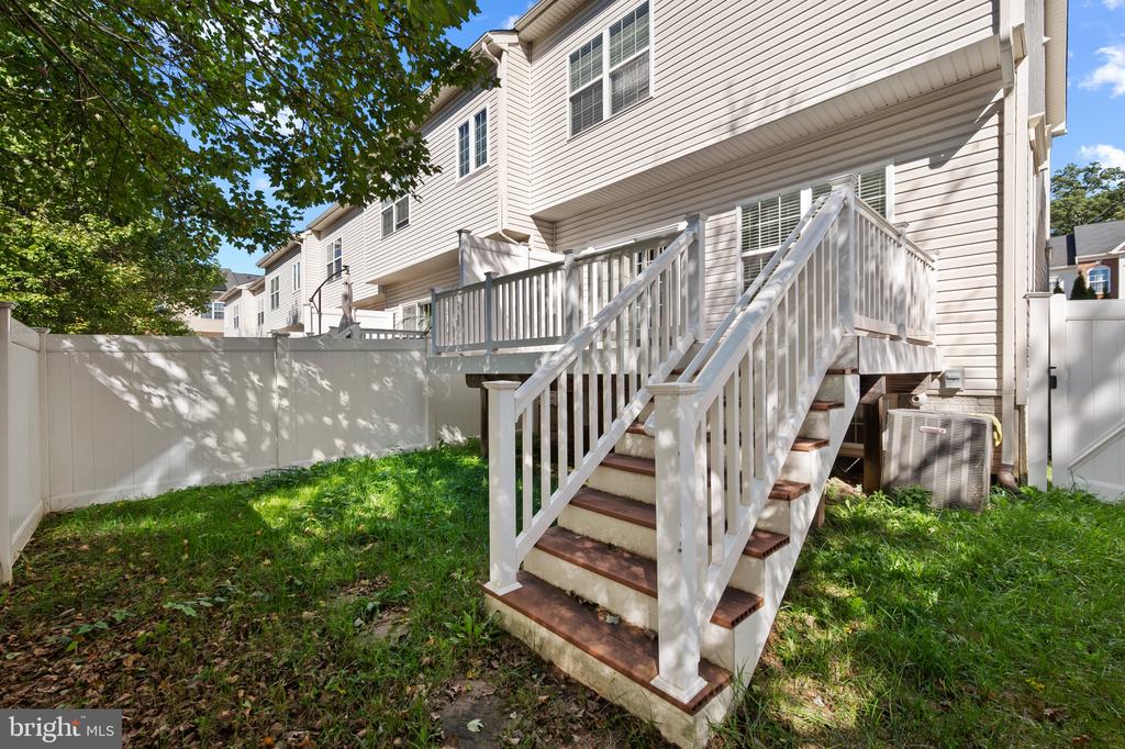 8548 CROOKED TREE LANE