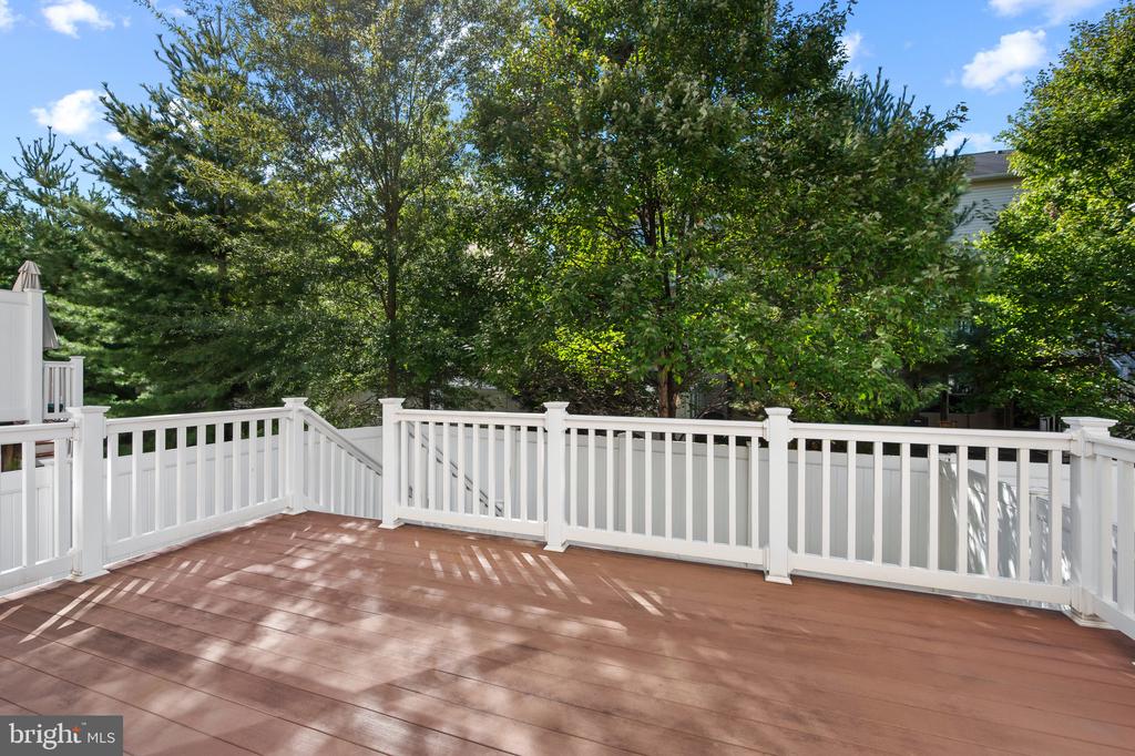 8548 CROOKED TREE LANE