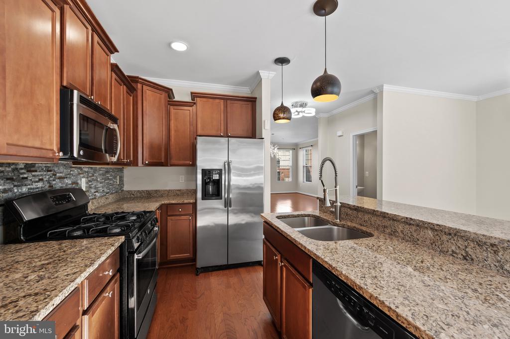 8548 CROOKED TREE LANE