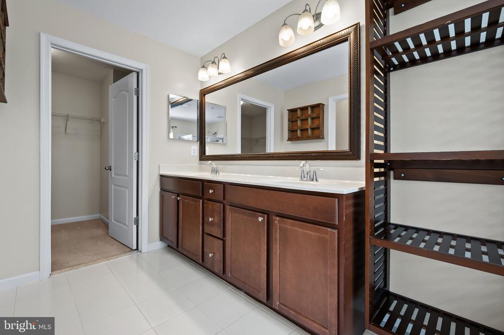 8548 CROOKED TREE LANE