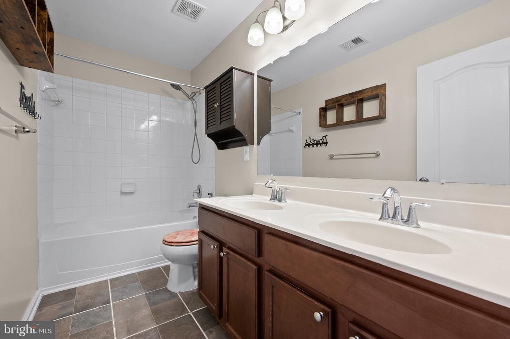 8548 CROOKED TREE LANE
