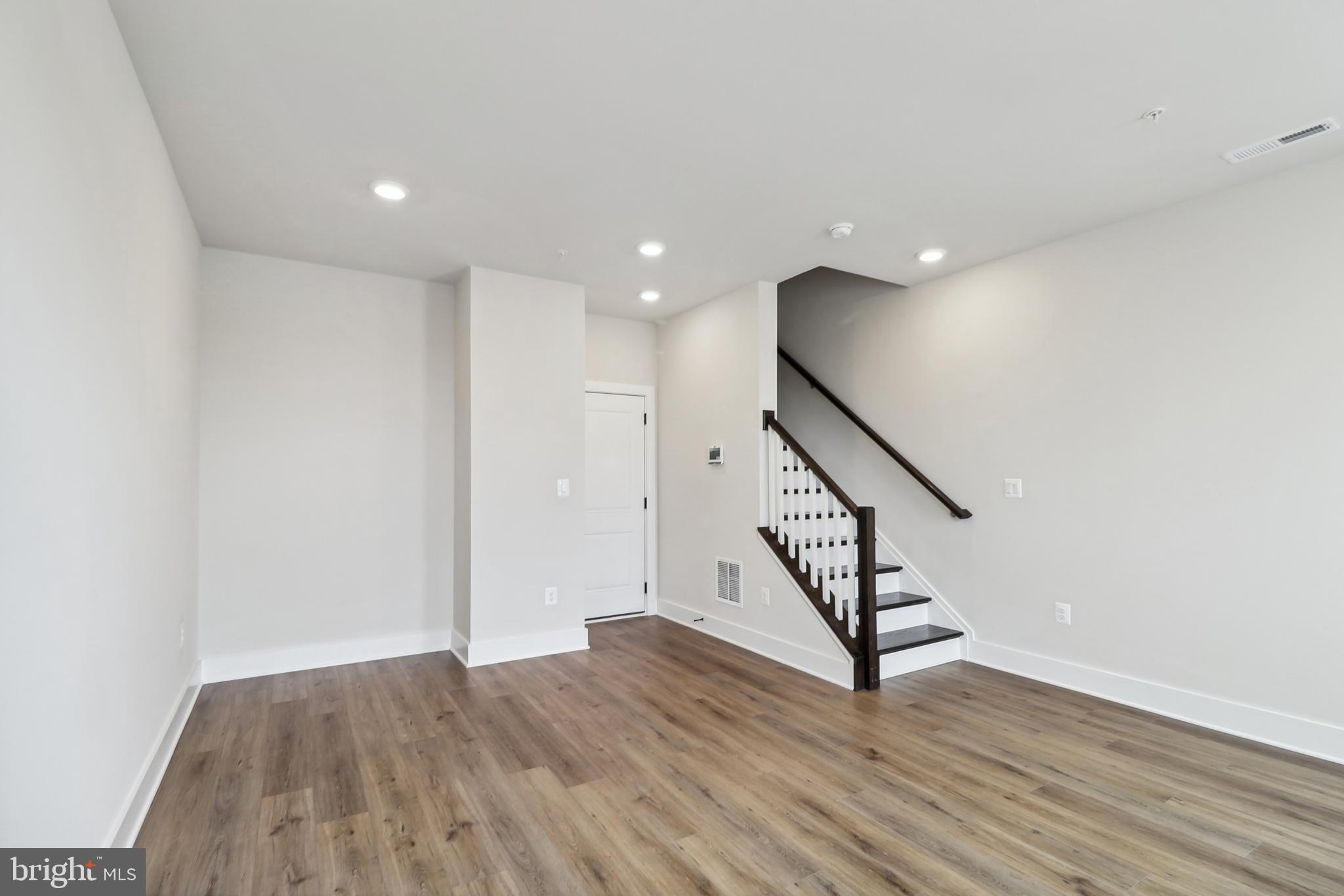 104 Glass Ln