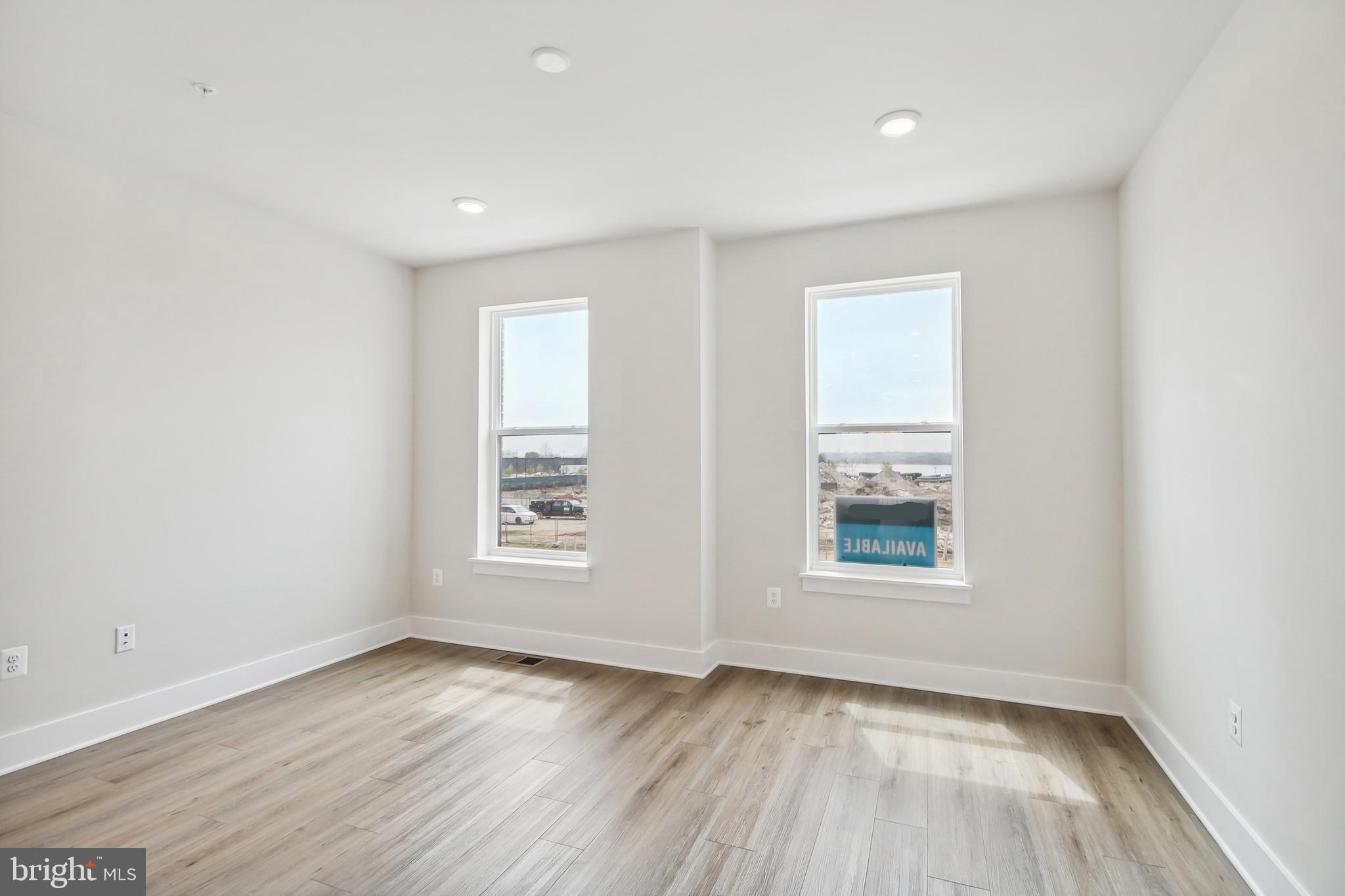 104 Glass Ln