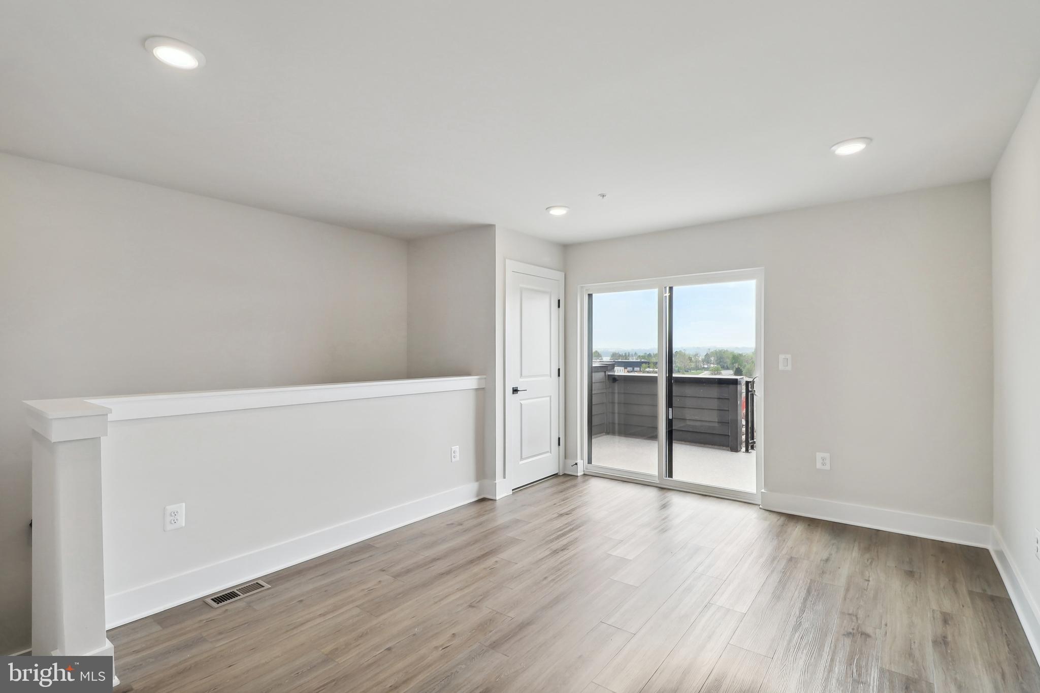 104 Glass Ln
