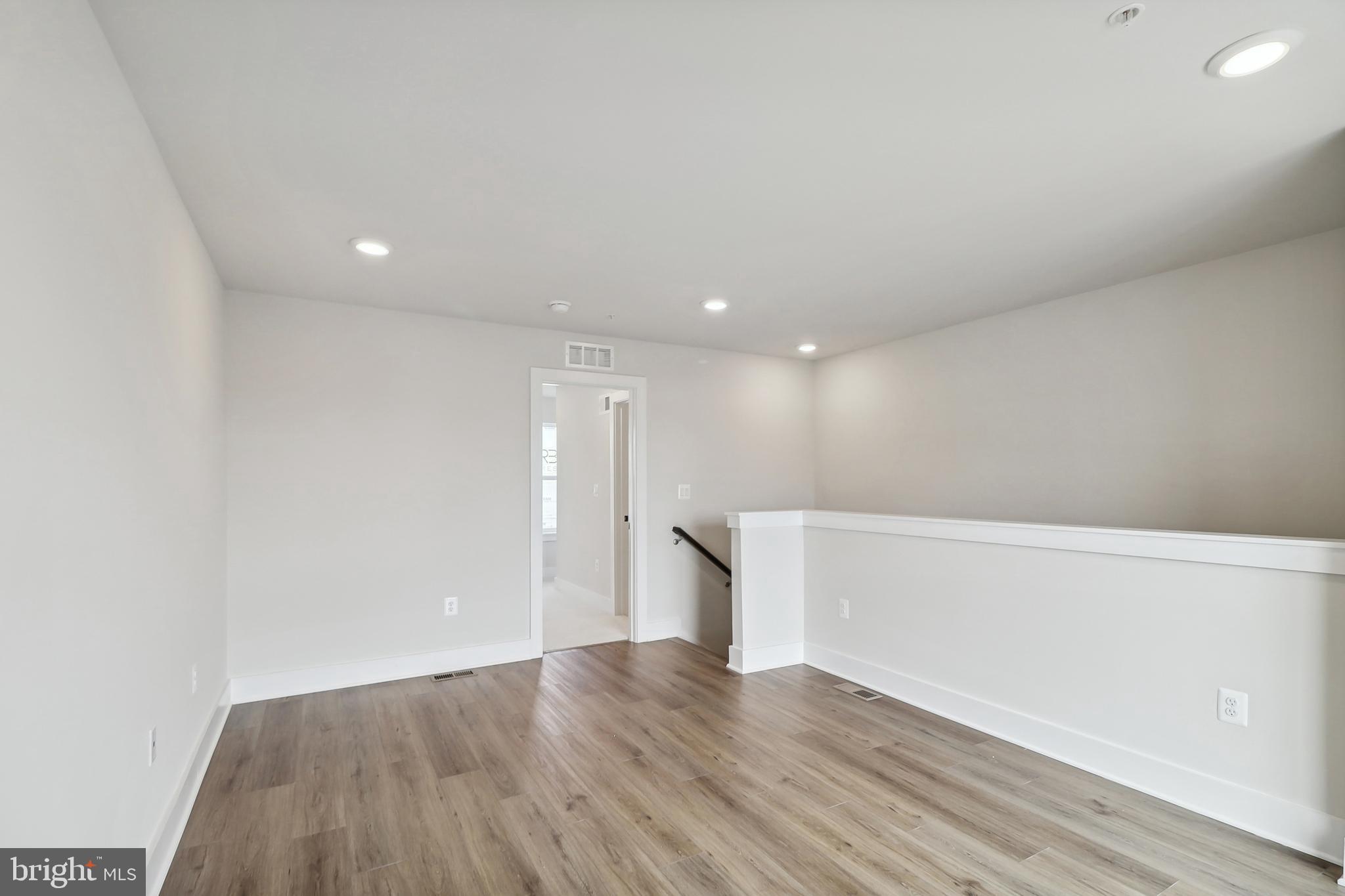 104 Glass Ln