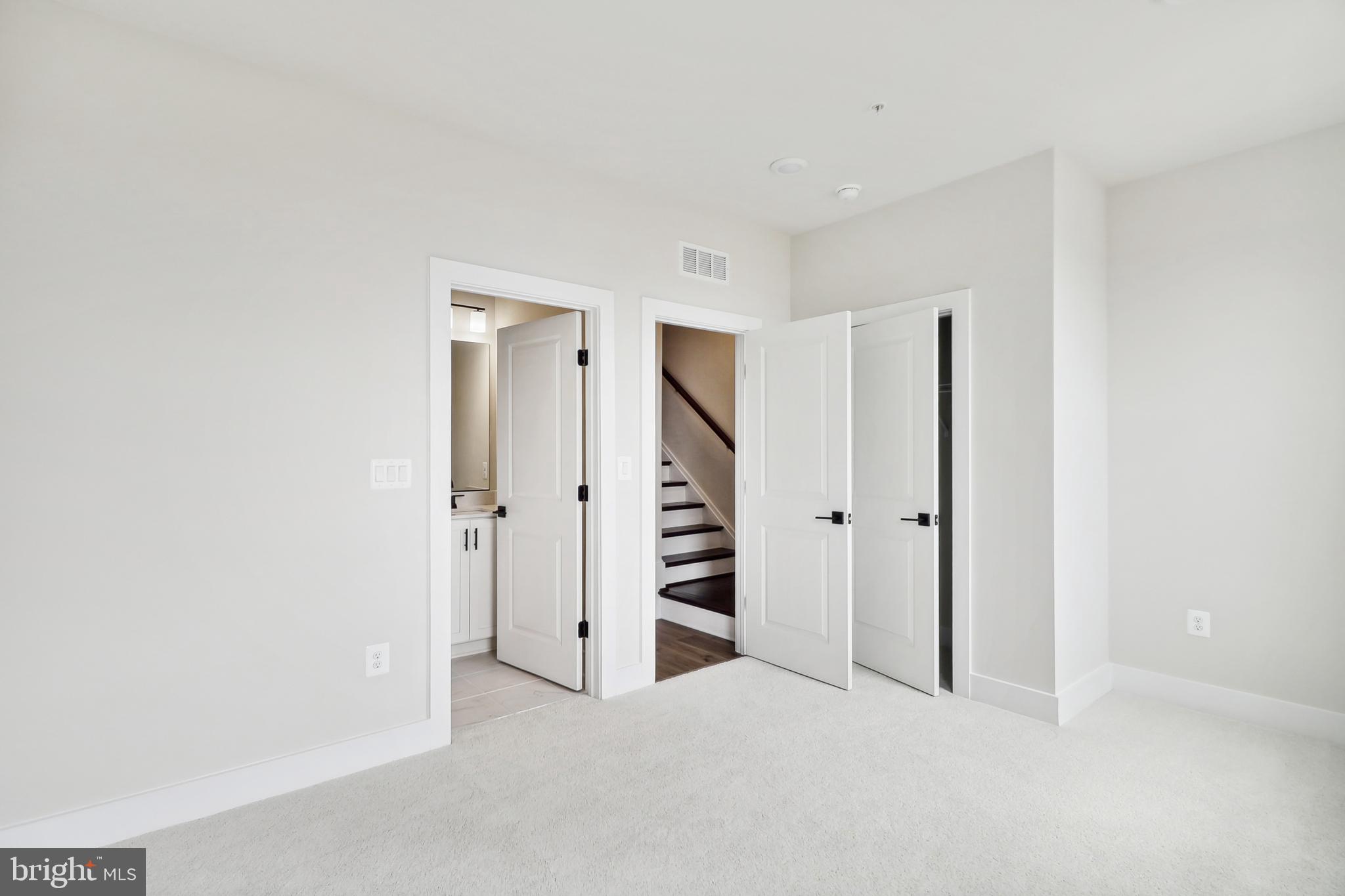 104 Glass Ln