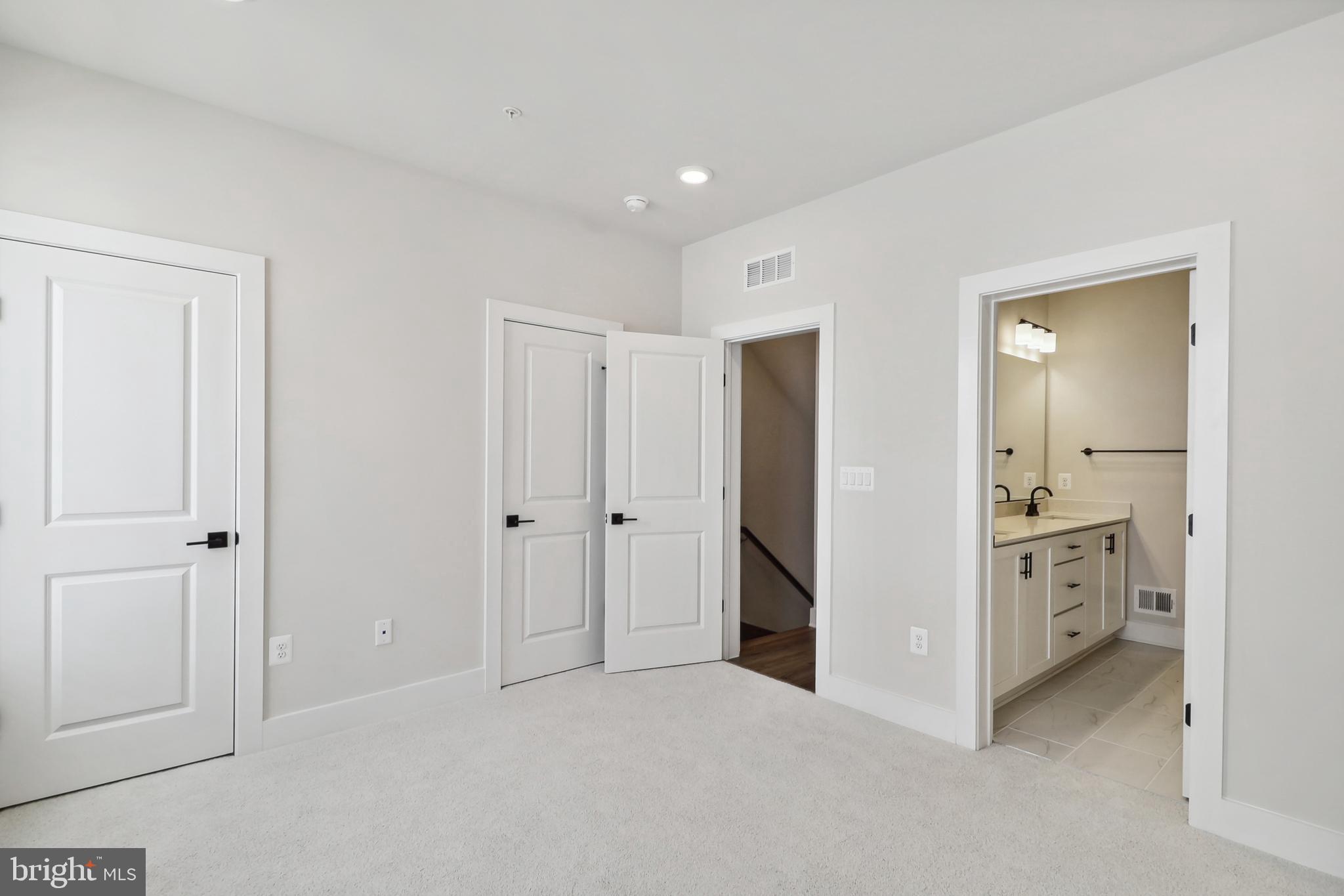 104 Glass Ln