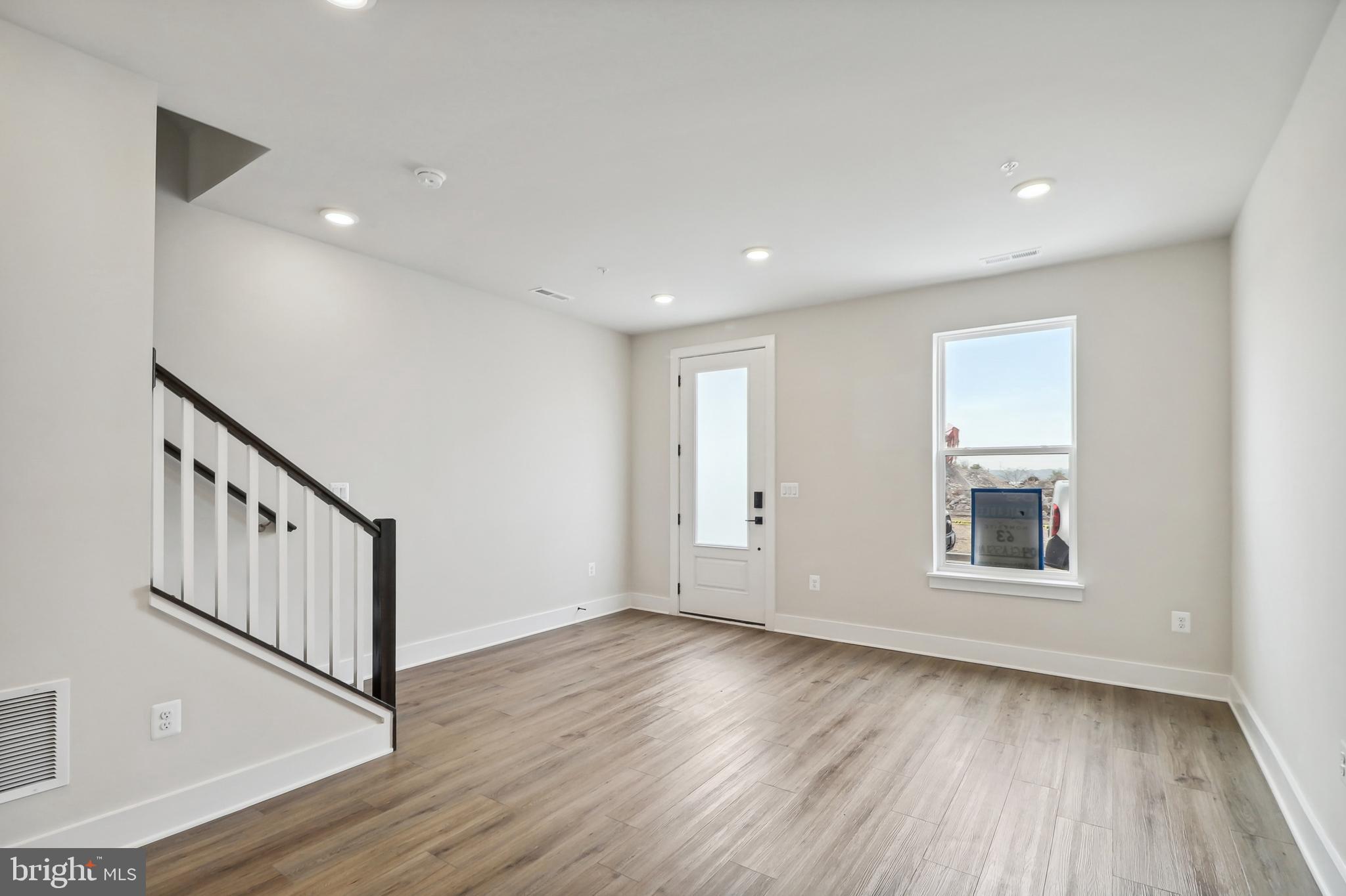 104 Glass Ln