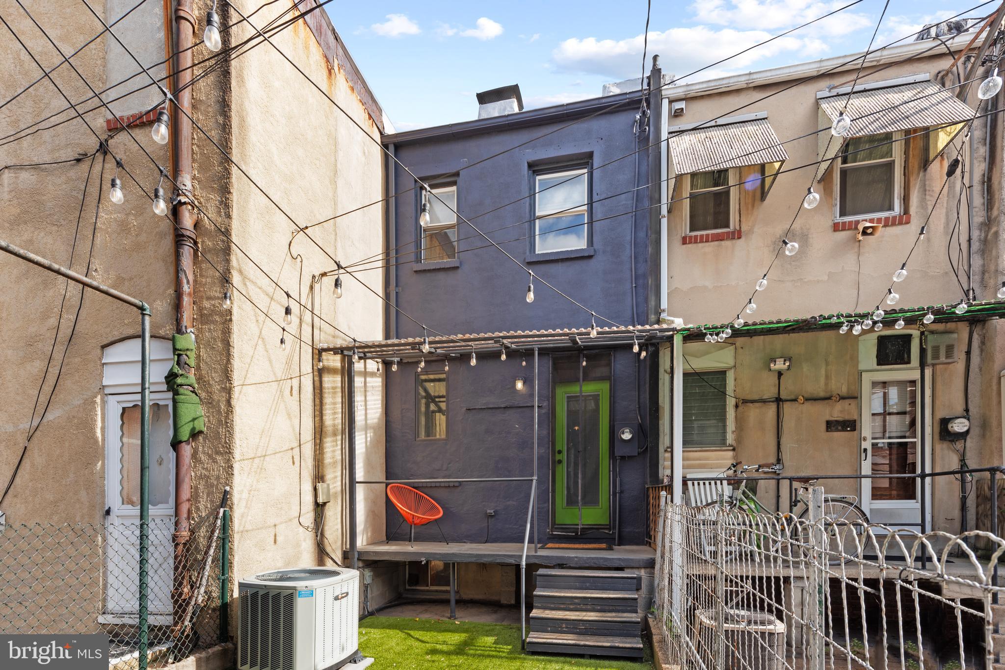 1402 Decatur St