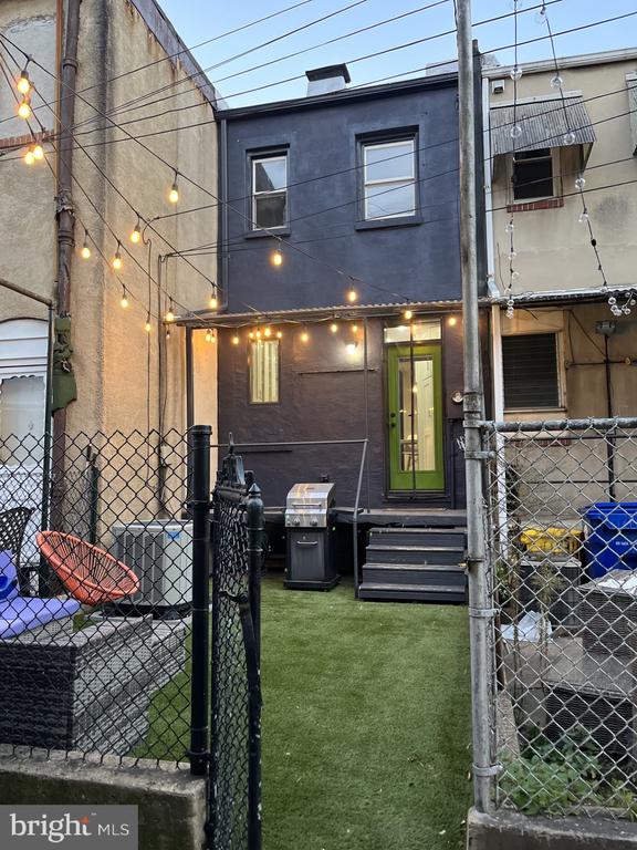 1402 Decatur St