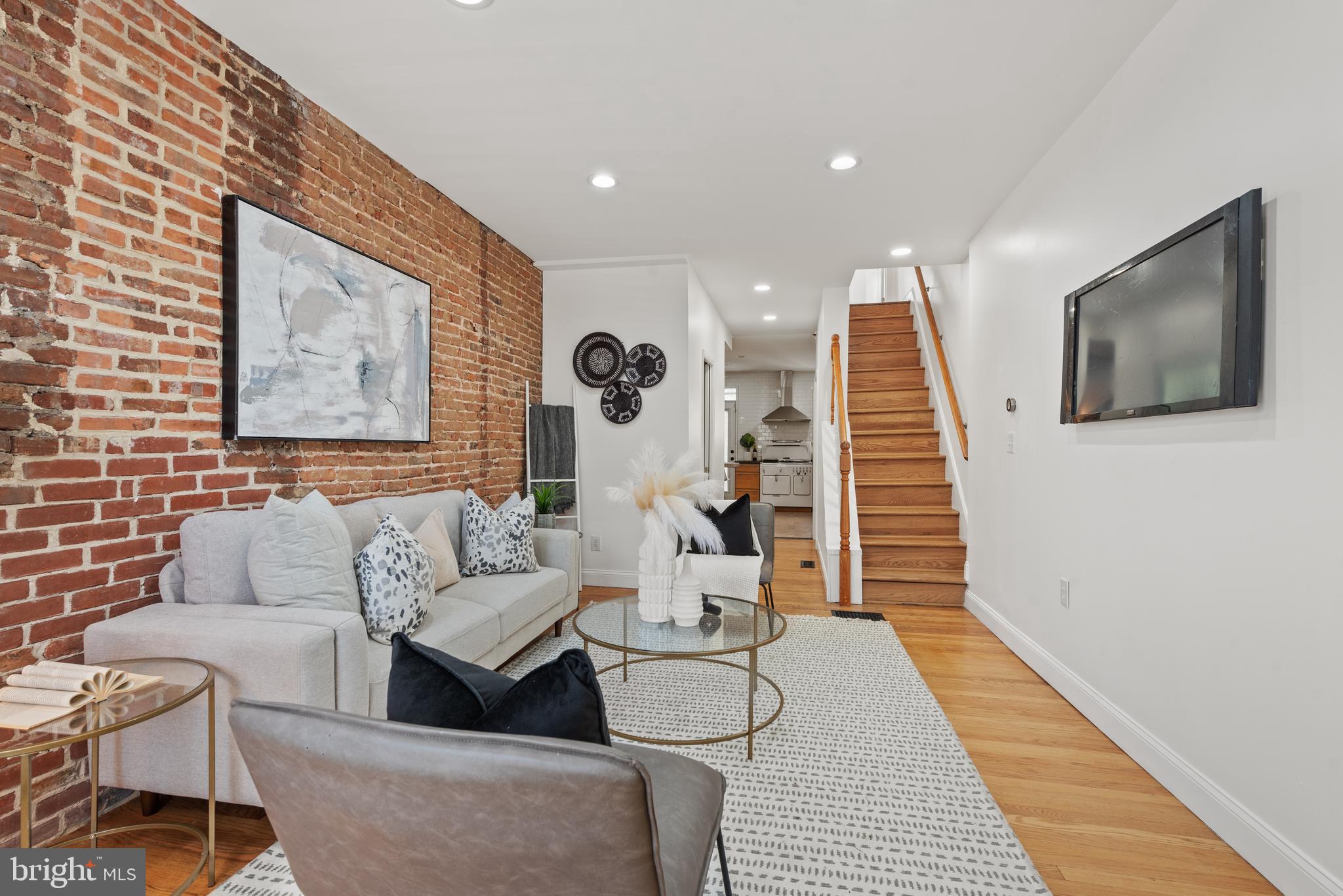 1402 Decatur St