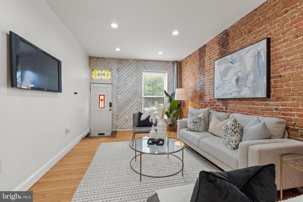 1402 Decatur St