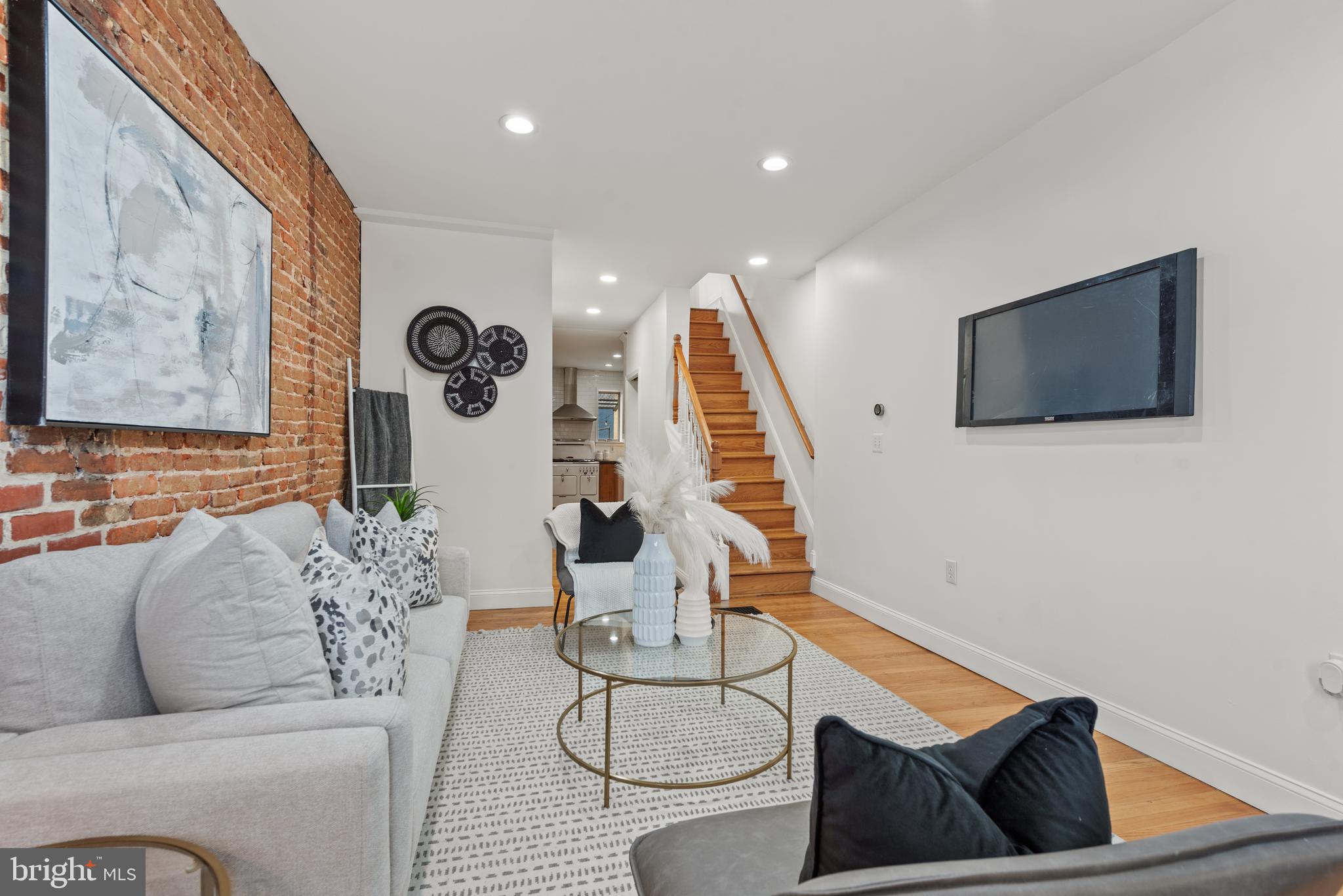 1402 Decatur St
