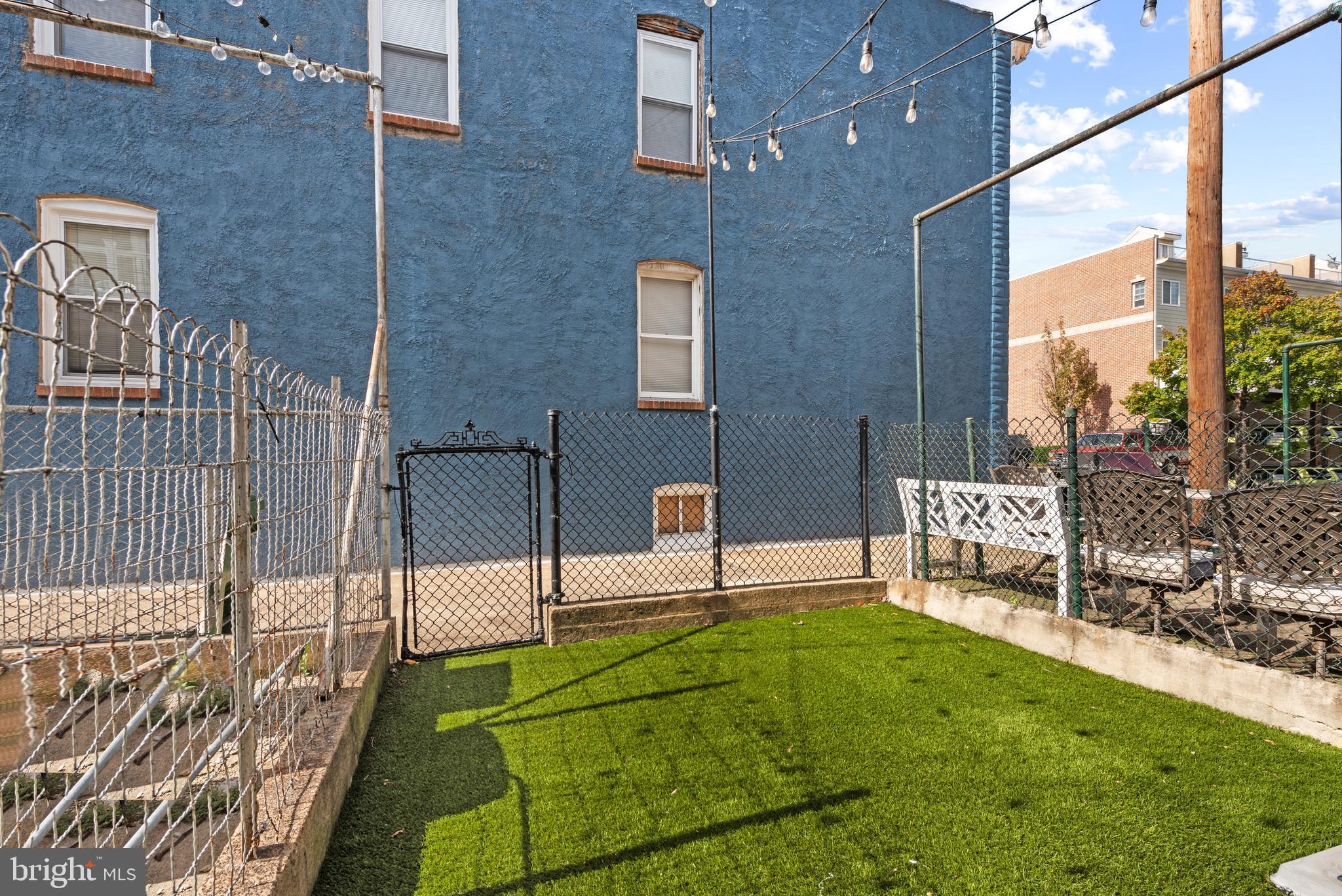 1402 Decatur St