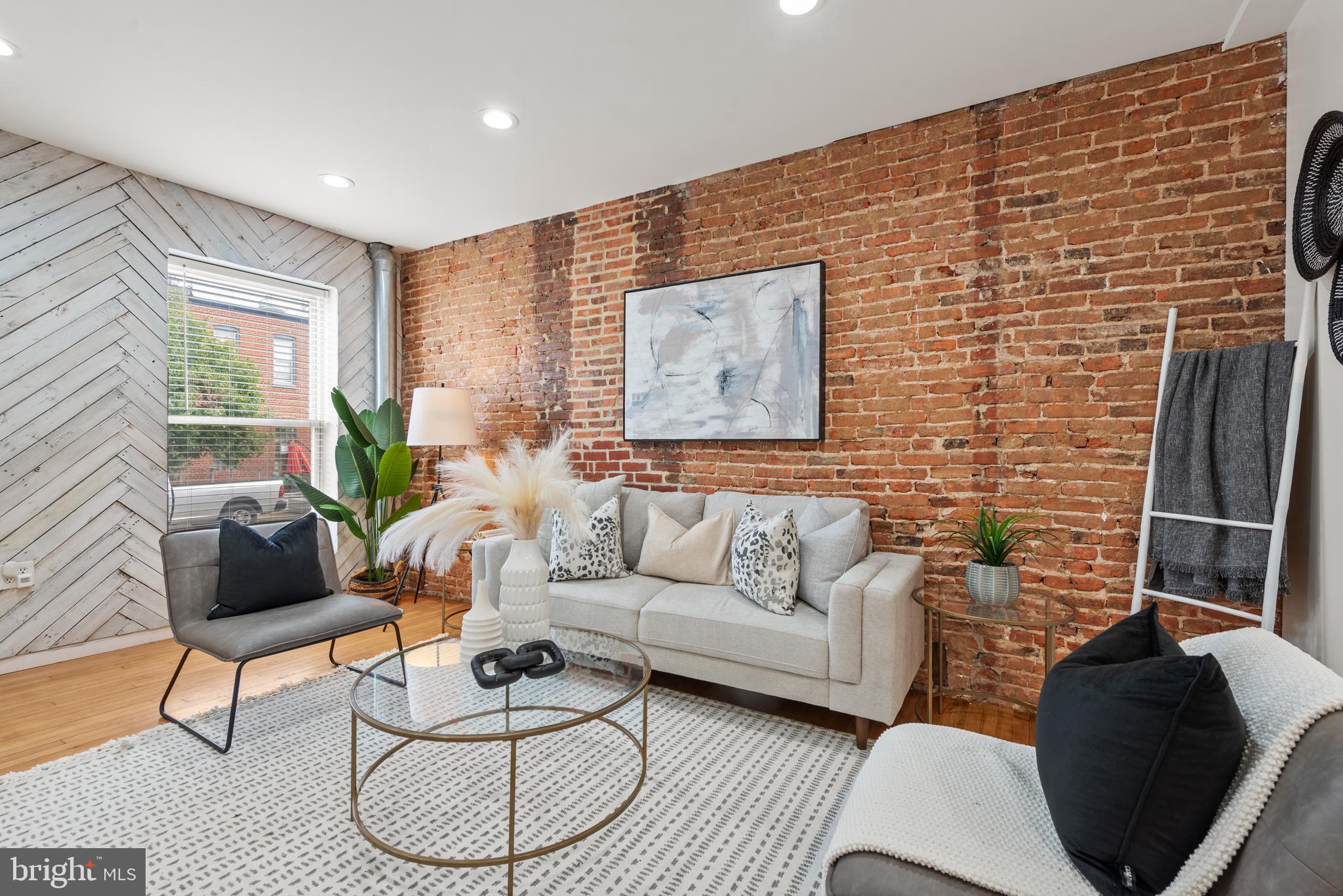 1402 Decatur St