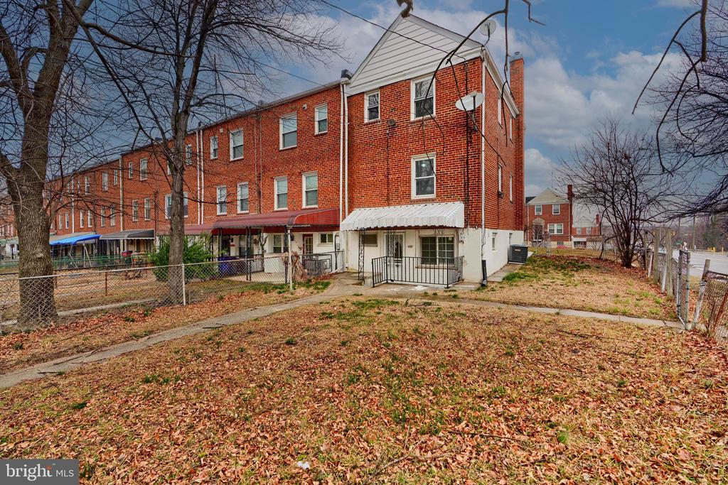 4131 Ardley Ave
