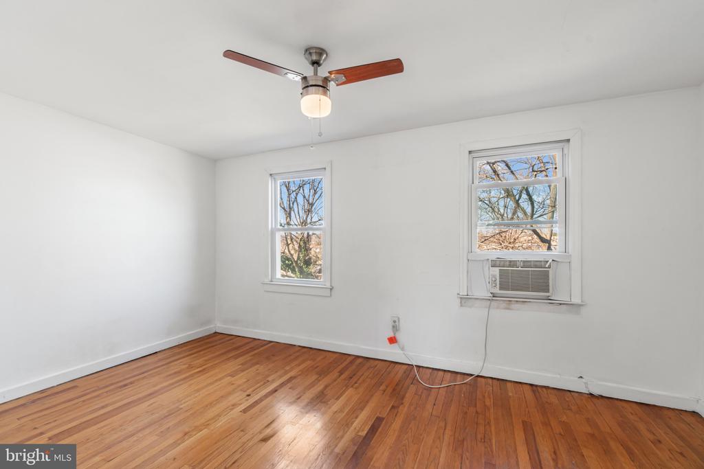 1046 Rockhill Ave