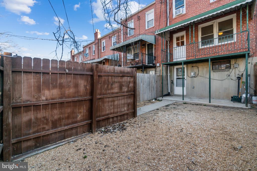 1046 Rockhill Ave