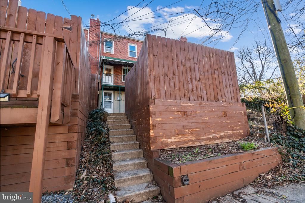 1046 Rockhill Ave