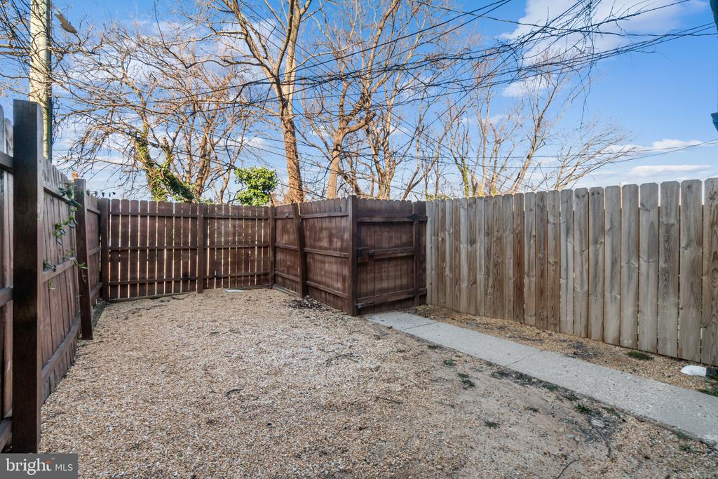 1046 Rockhill Ave