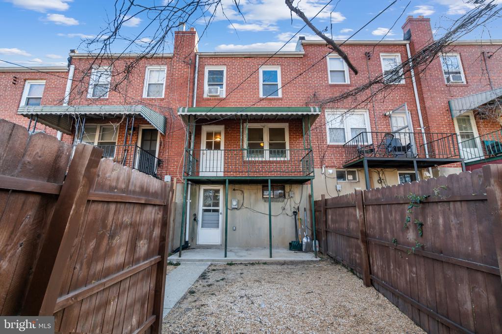 1046 Rockhill Ave