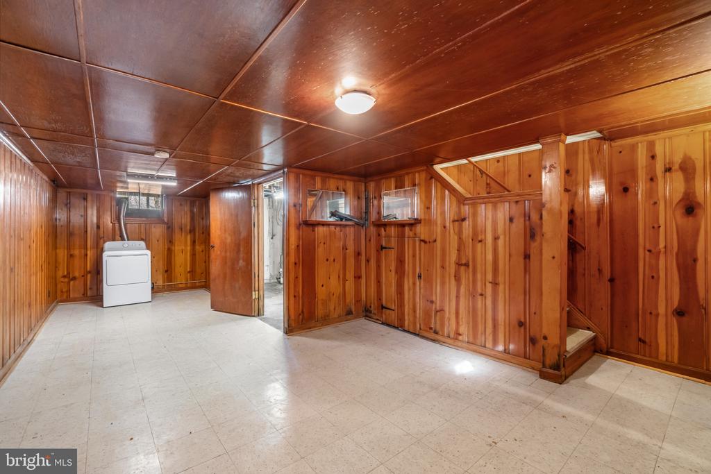 1046 Rockhill Ave