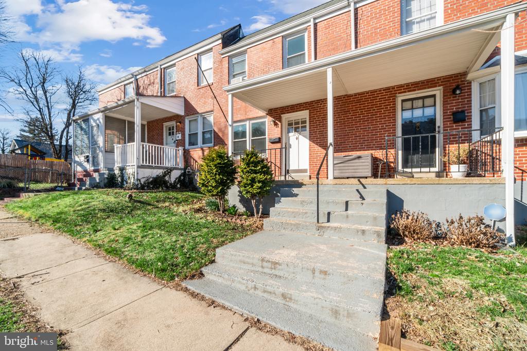 1046 Rockhill Ave