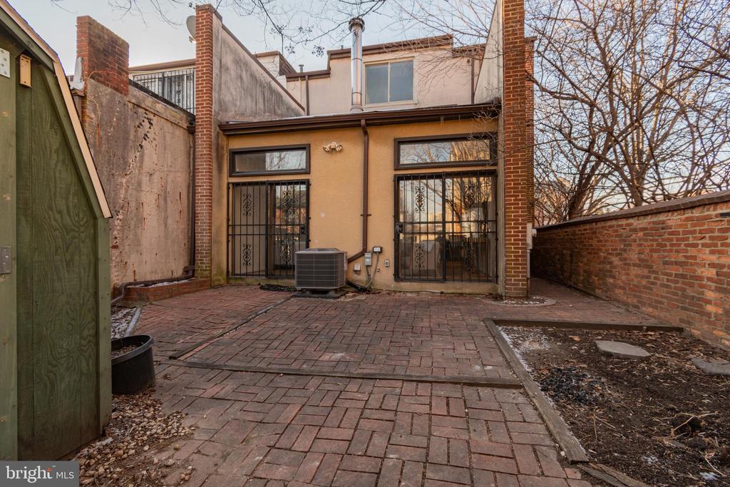 205 Scott St