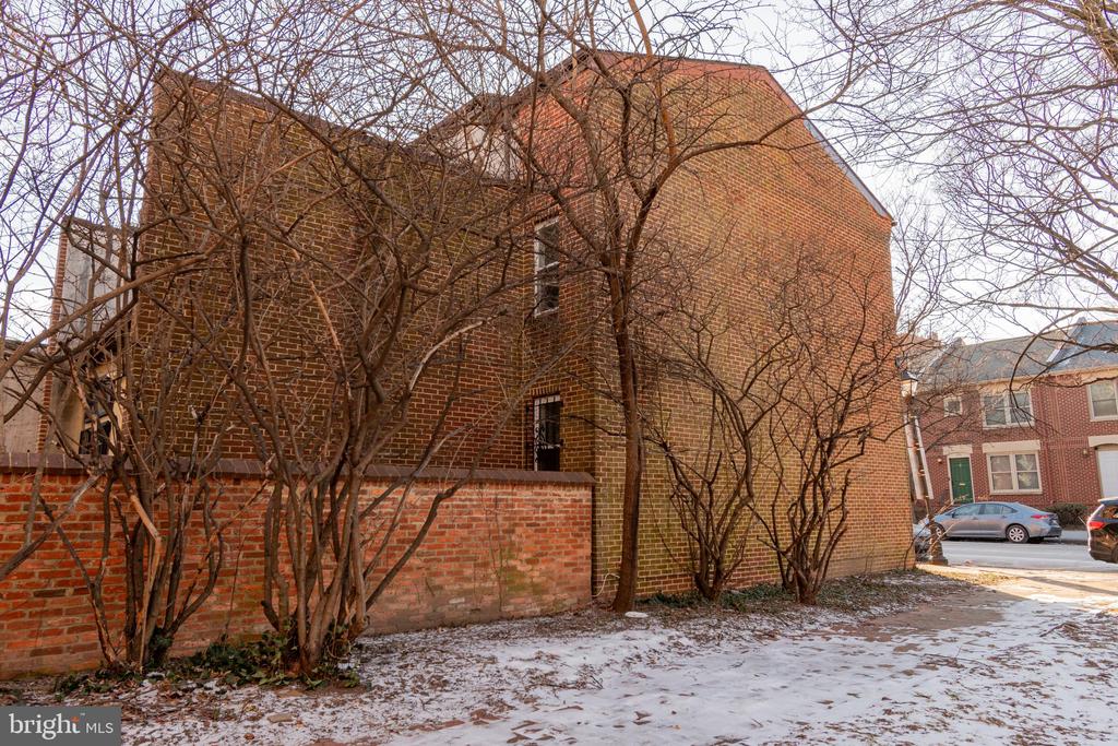 205 Scott St