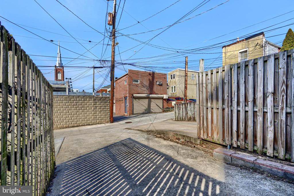 128 E Ostend St
