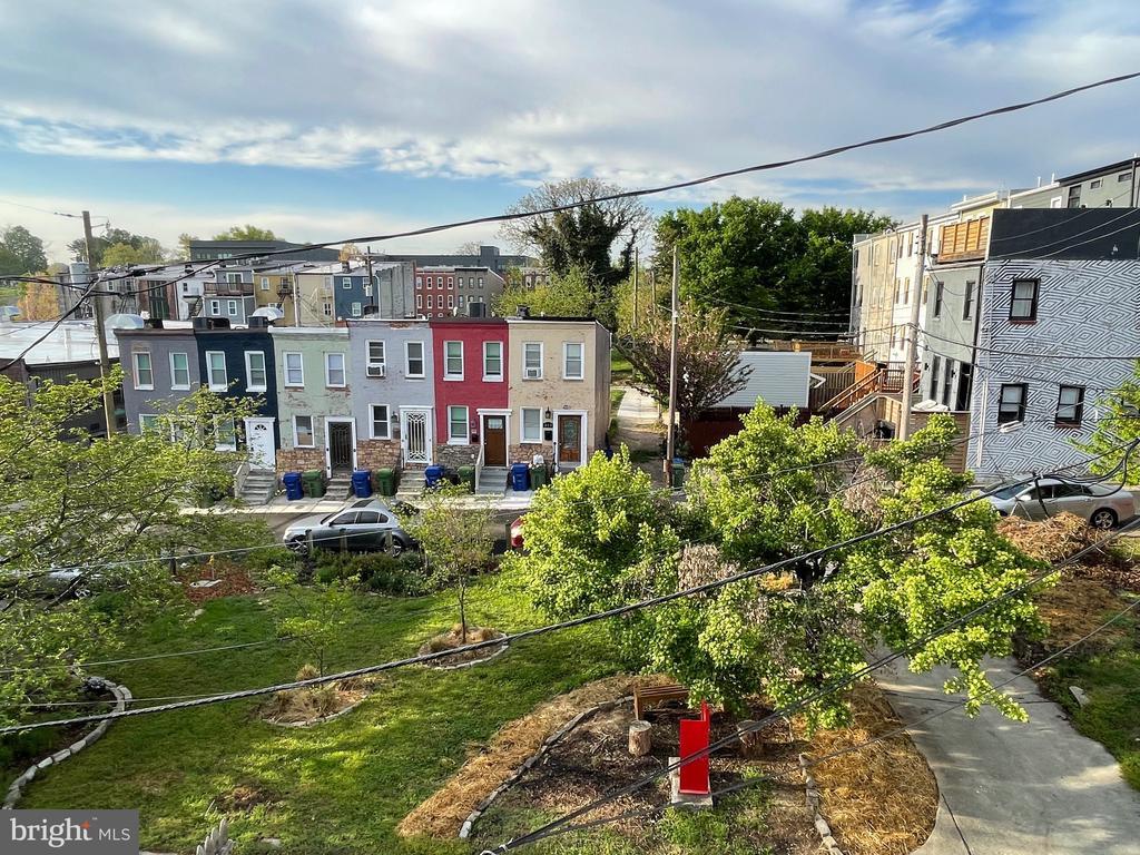 413 E North Ave