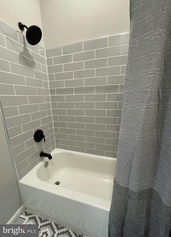 413 E North Ave